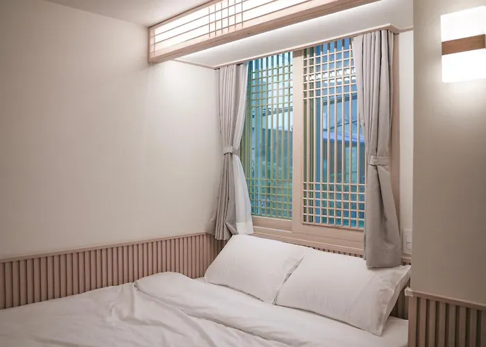 Hotel Zip 1972 Ddp
